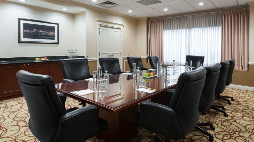 DoubleTree Suites by Hilton Hotel Cincinnati - Blue Ash photo 19