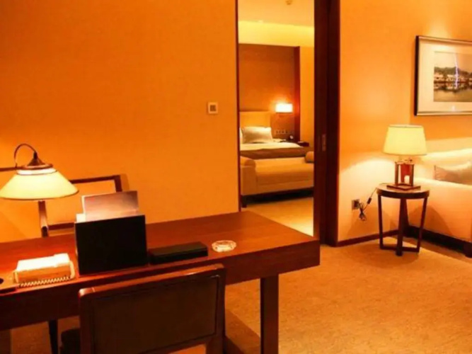 Swan Lakeview Hotel