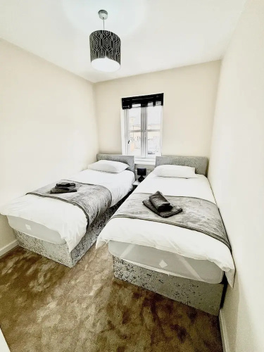 Remarkable 3-bed House in Reading