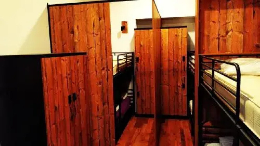 AdHoc Hostel