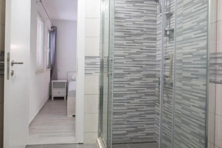 Serious Job Apartment