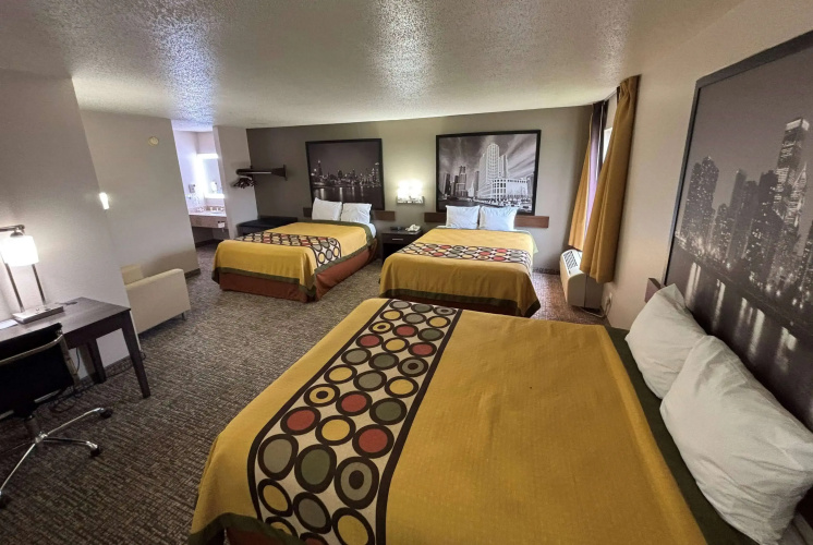 Super 8 by Wyndham Marshall
