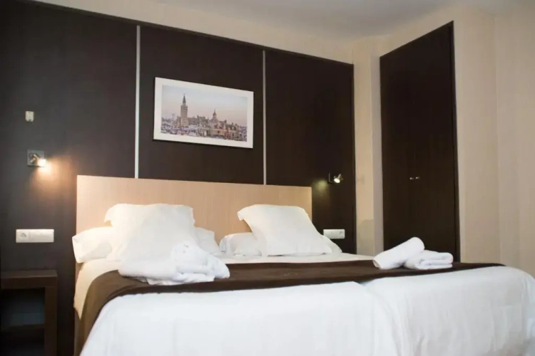 Standard Triple room