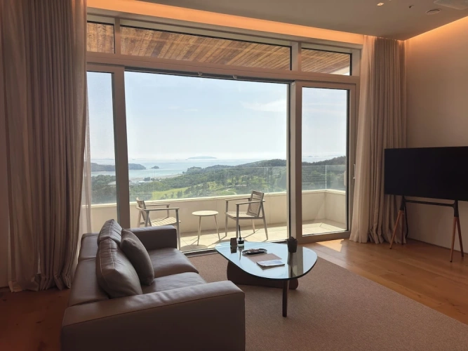 Suite with ocean view
