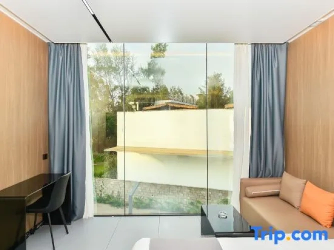Standard Twin room with garden view