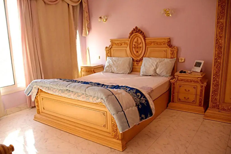 Luxurious Villa with Private Pool and Beach