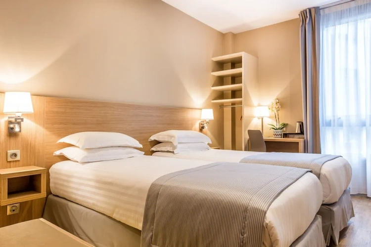 Superior Twin room with courtyard view