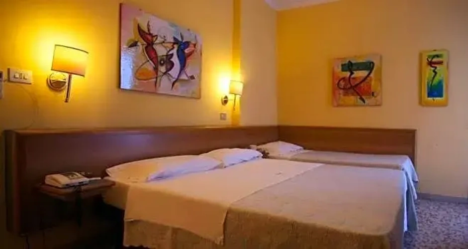 Standard Triple room