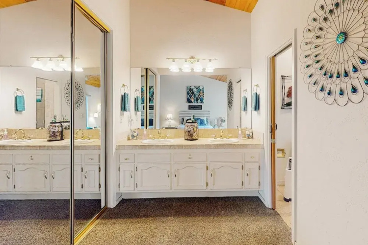 3BR Secluded & Well-stocked Riverside Home w/ AC