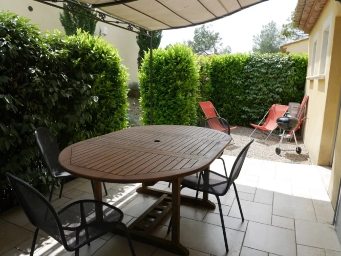 2 Bedrooms Classic Apartment