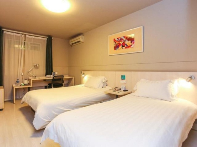 Standard Twin room with view
