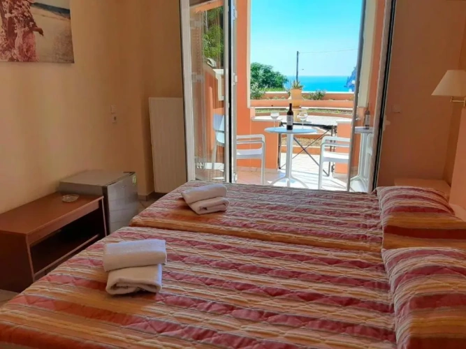 Basic Double room with partial sea view