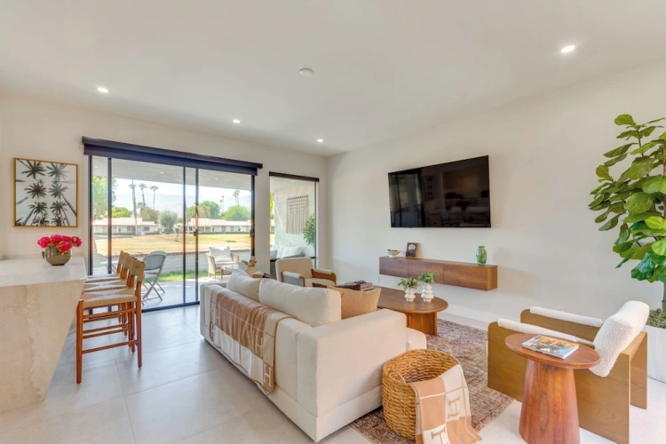 3 Bedrooms Apartment