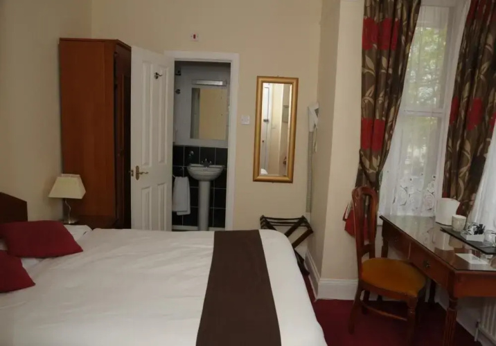 Wimblehurst Hotel