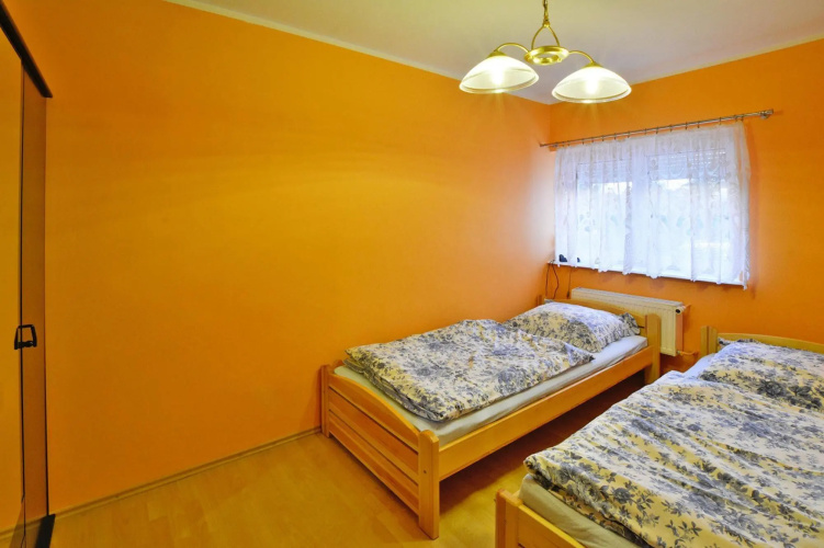 Comfortable Lakeside House, Private Garden