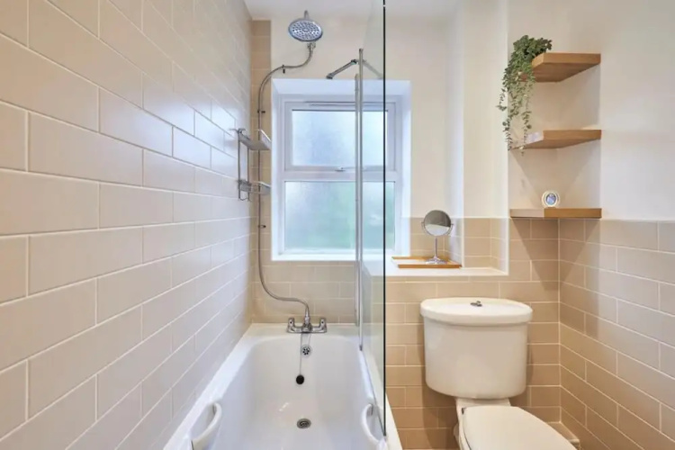 Host Stay Column Mews