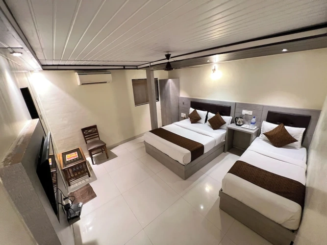 Standard Triple room