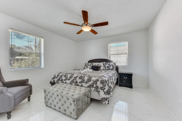 4 Bedrooms Cottage