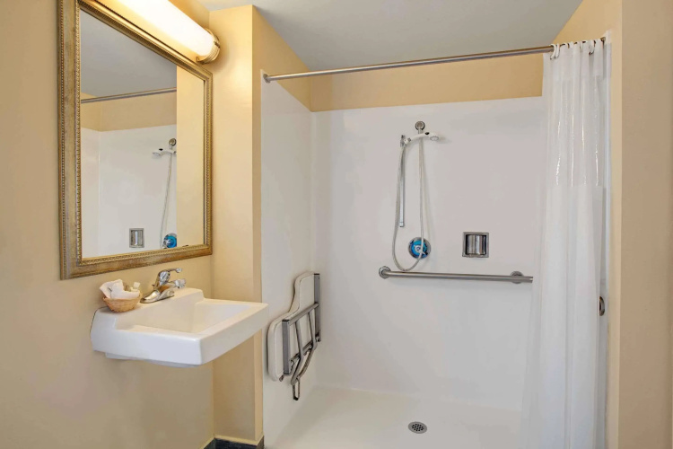 Super 8 By Wyndham Berkeley