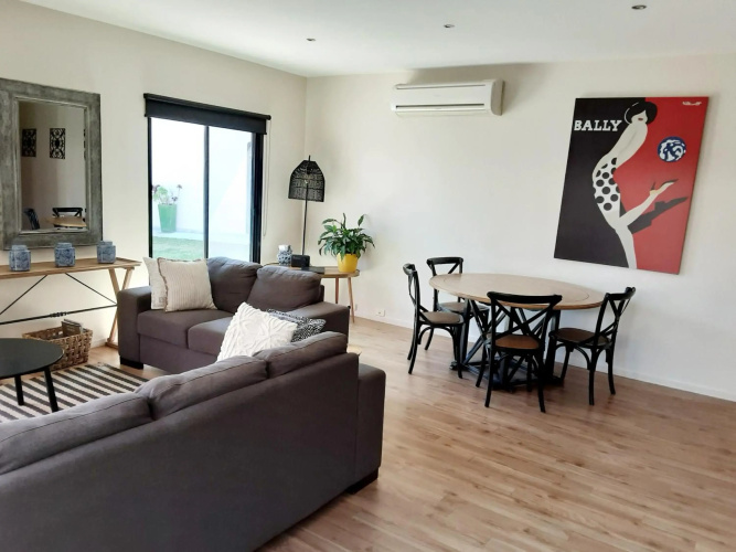 Adelphi Apartment 2- Poolside or Apartment 2A- King Studio
