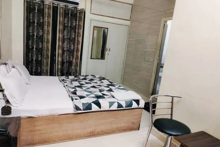 Hotel Purohit Sindhi Camp