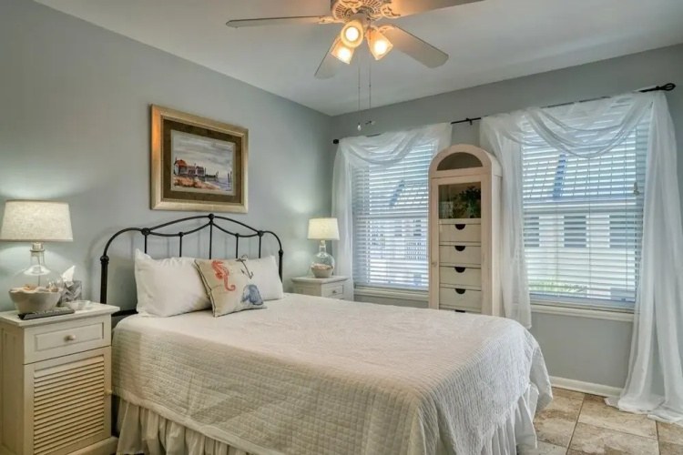 Harry's Beach House - 2 Br Condo