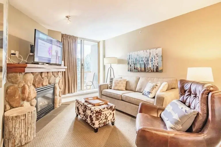 Spacious One Bedroom Suite 406