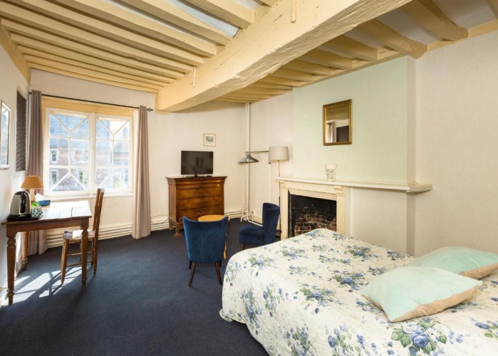 Standard Double room with view