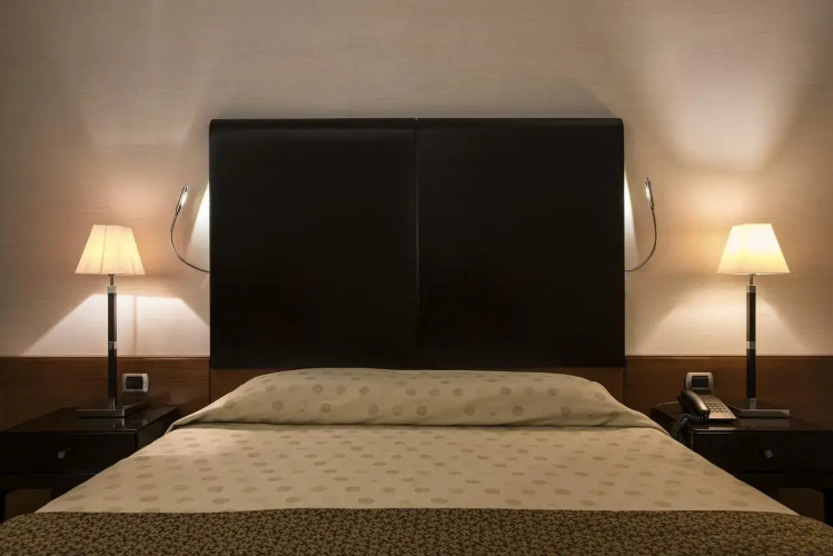 Fly On Hotel