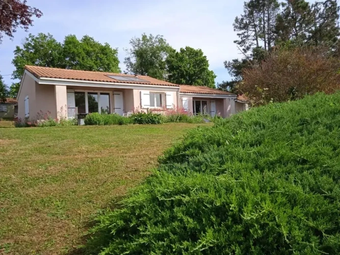 2 Bedrooms Cottage
