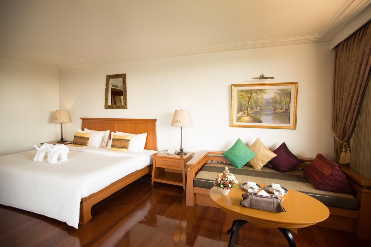Suite with balcony and with river view