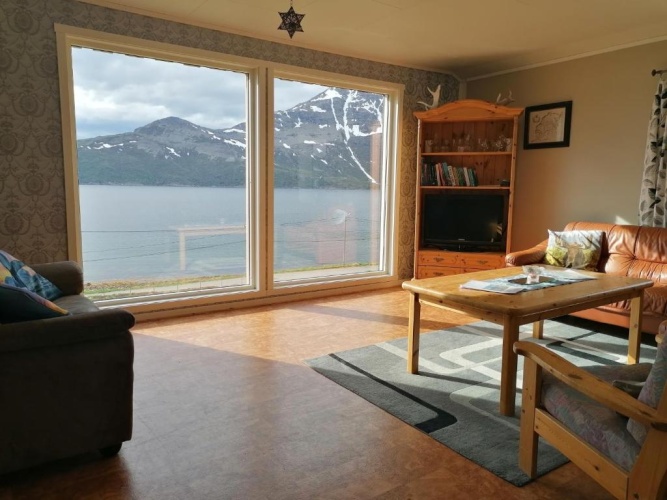 Apartment with mountain view