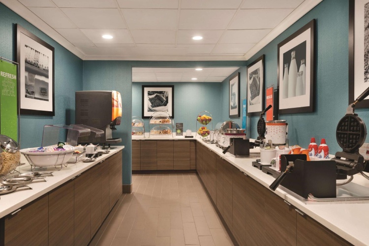 Hampton Inn Atlanta-Buckhead photo 28