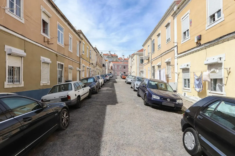 Wal Apartments- 3 bedrooms with parking space