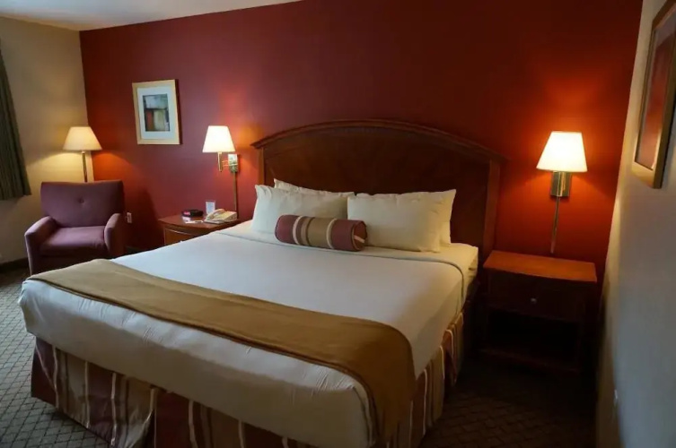 Riverside Hotel
