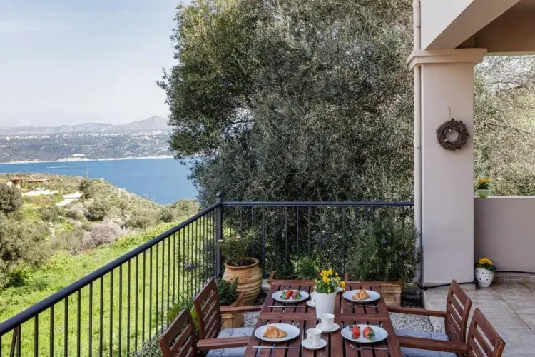 2 Bedrooms Villa