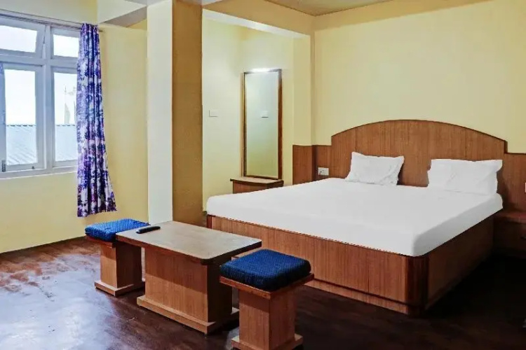 Hotel Premier By OYO