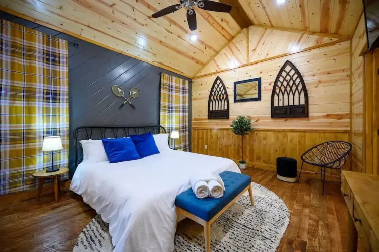 Massive Hochatown Lodge w spa Basketball More