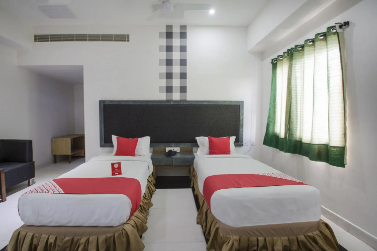 OYO 10139 Hotel Palak Residency