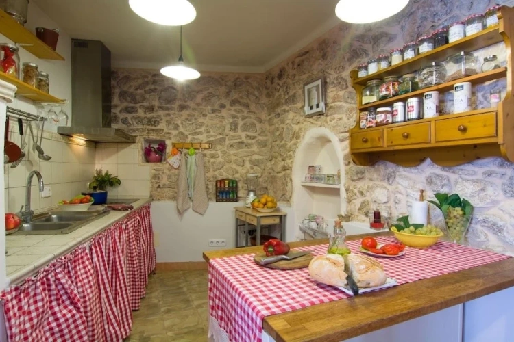 3 Bedrooms Cottage