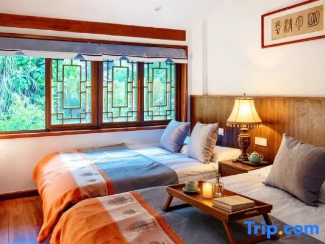 Standard Twin room with river view