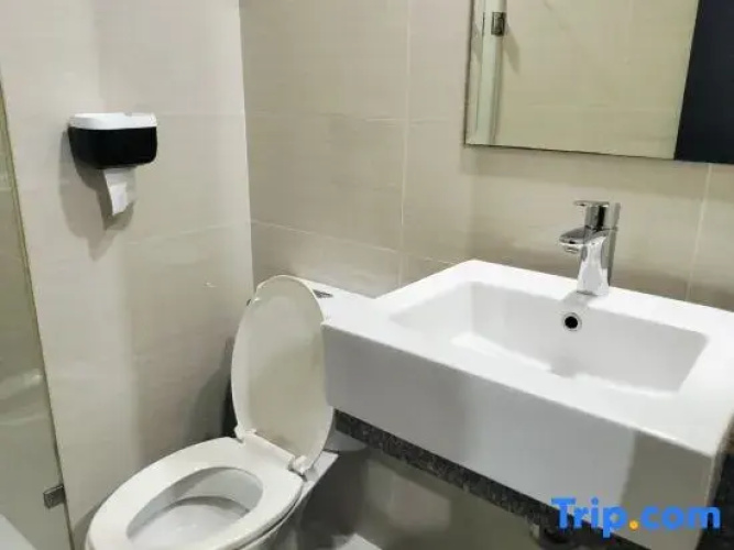 NAIA Newport Boulevard Apartments