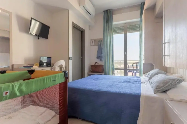 Standard Double room with partial sea view