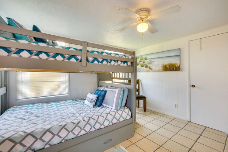 Bright Surfside Beach Home w/ Deck, Walk to Beach!