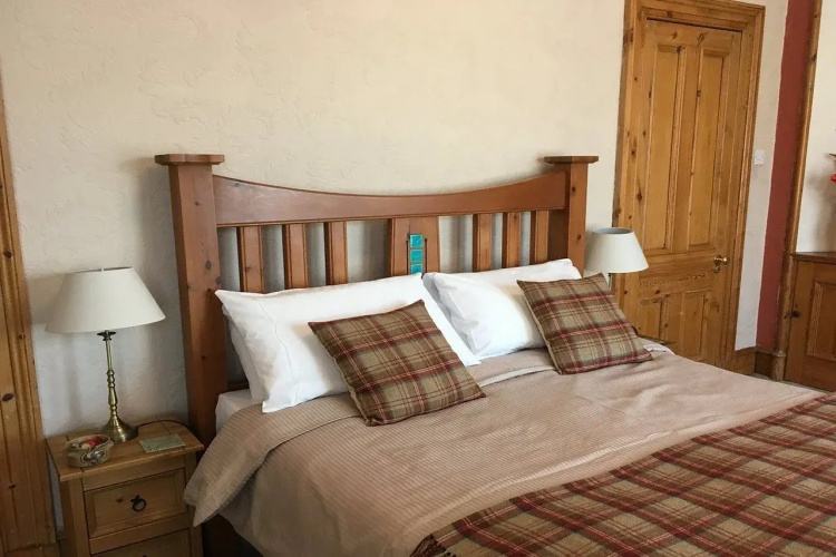 Rossmount Guest House