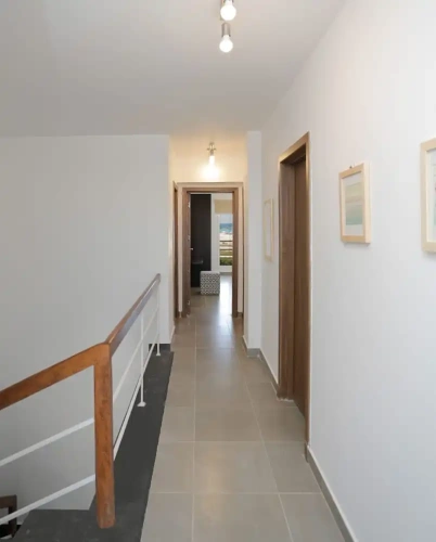 4 Bedrooms Villa with balcony and beachfront