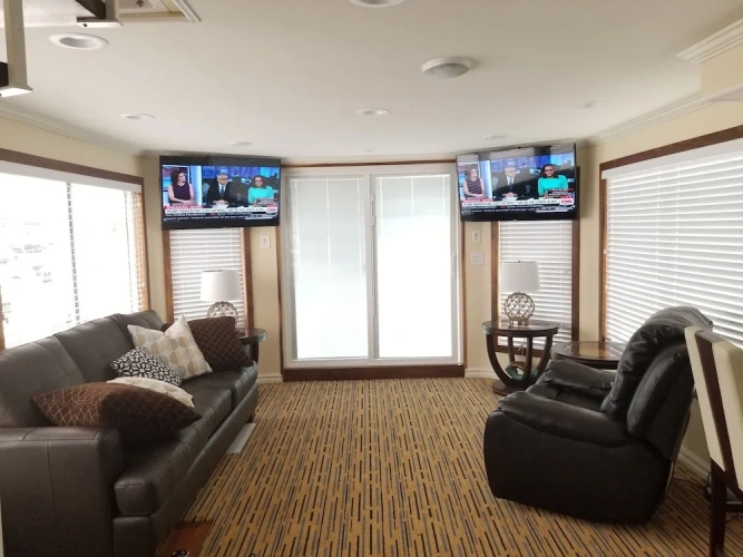 2 Bedrooms Deluxe room with bay view