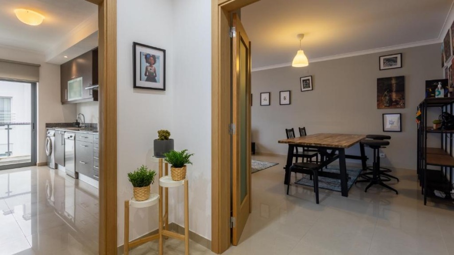 3 Bedrooms Apartment
