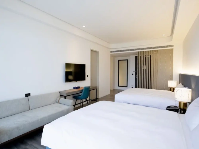 1 Bedroom Deluxe Quadruple room with balcony