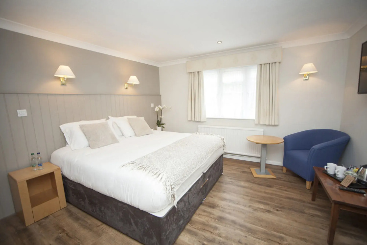 Norfolk Arms Hotel